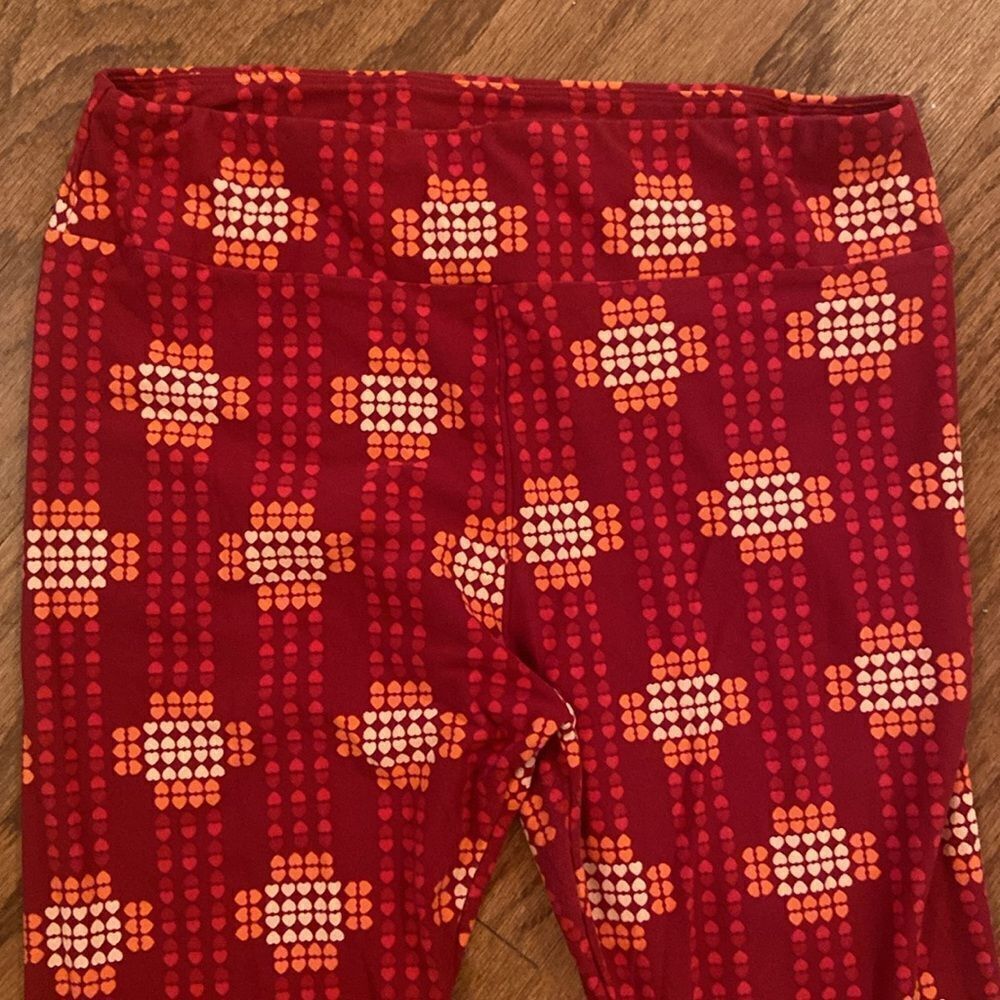 Lularoe tall and curvy, super soft leggings, red light, pink, and light peach